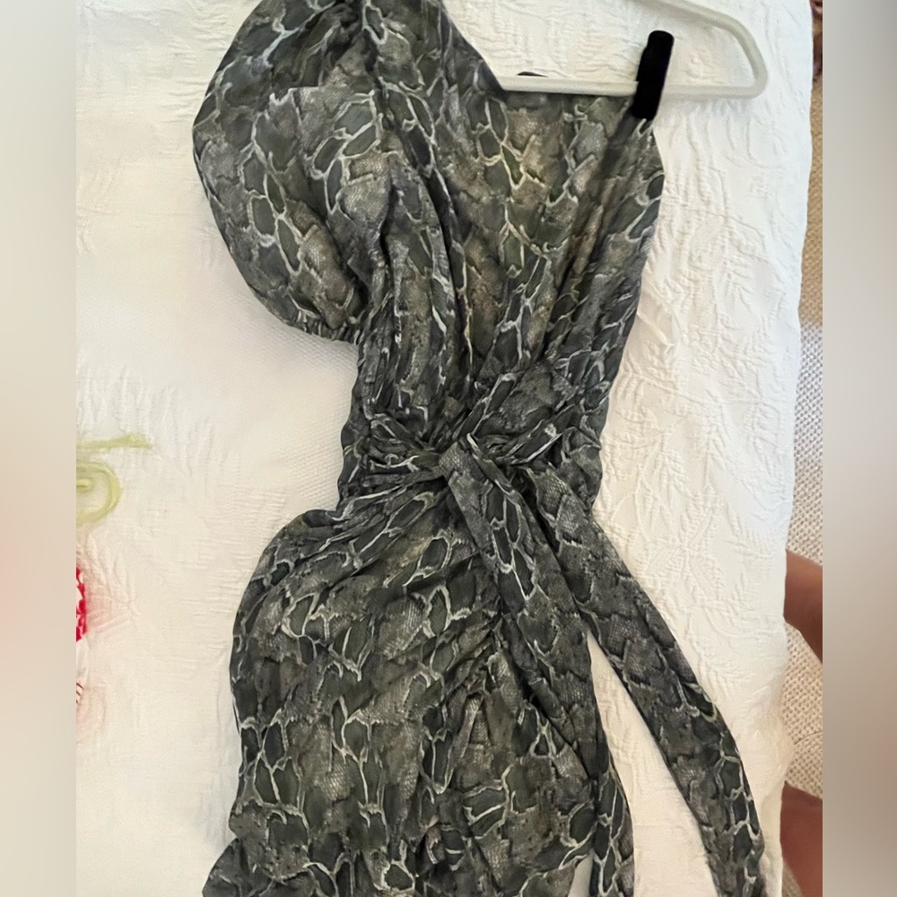 This dress 🐍